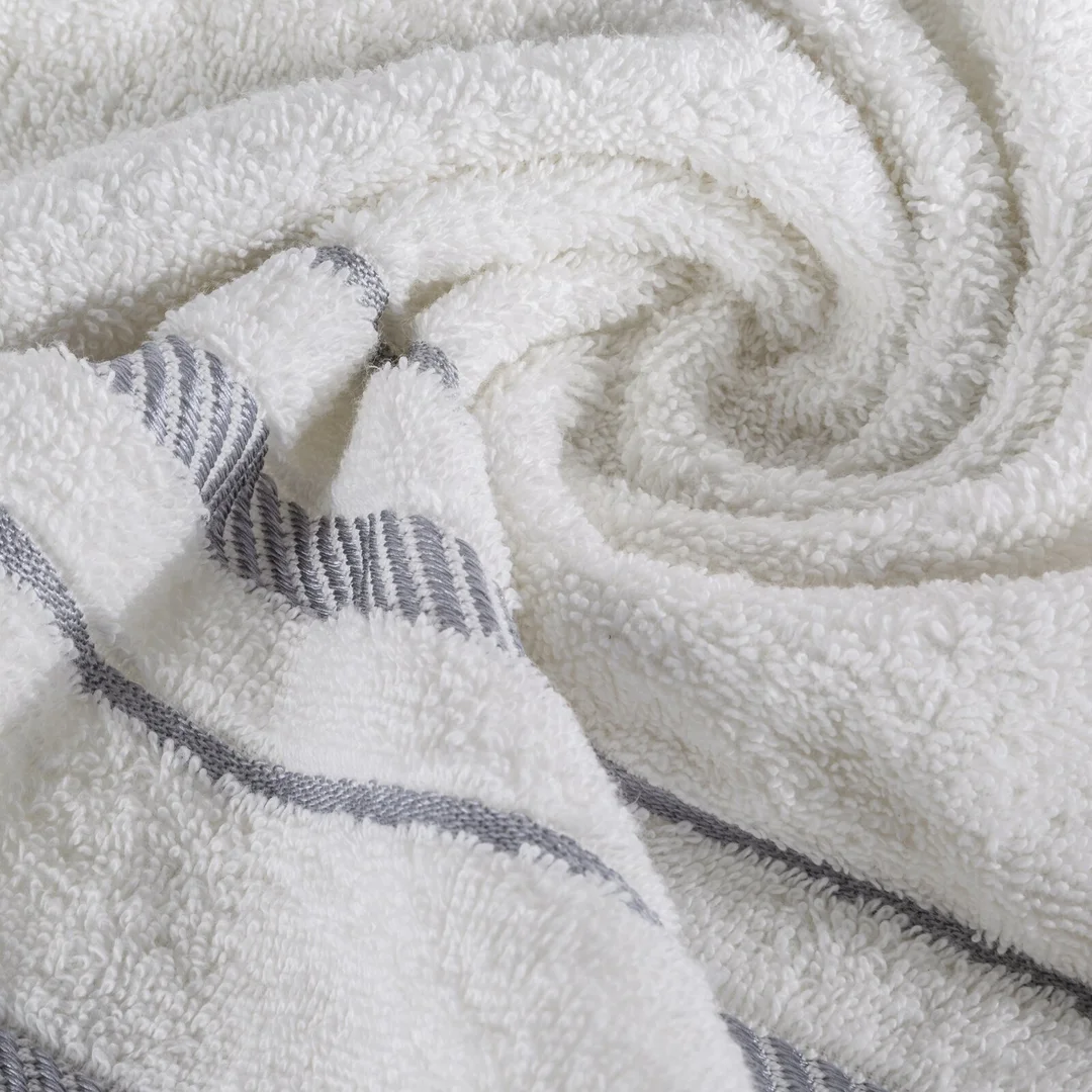 Ręcznik Koral 70x140 biały frotte 480g/m2 Eurofirany — zdjęcie 2