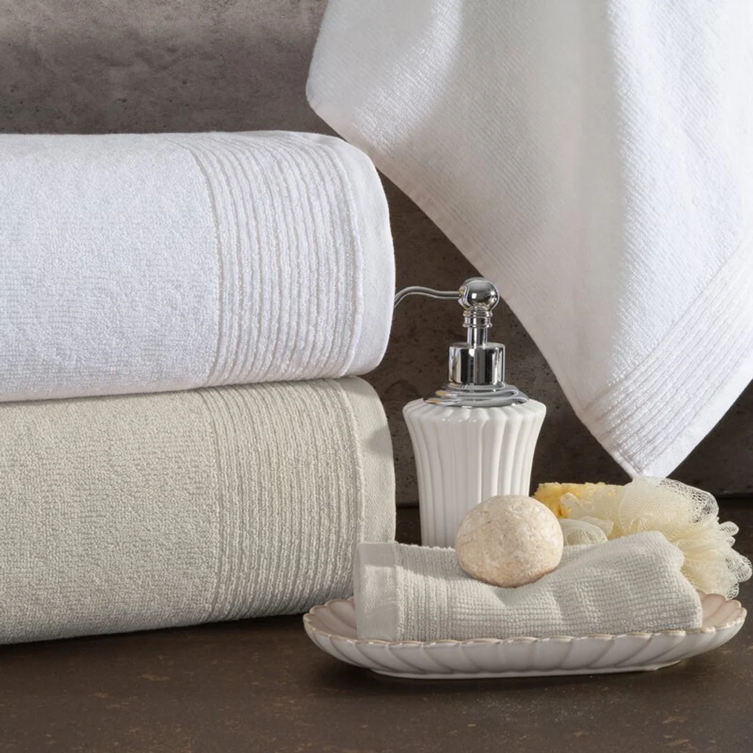 Ręcznik Lari 5 50x90 turkusowy ciemny z ozdobną bordiurą przetykaną błyszczącą nicią 500 g/m2 Eurofirany — zdjęcie 4