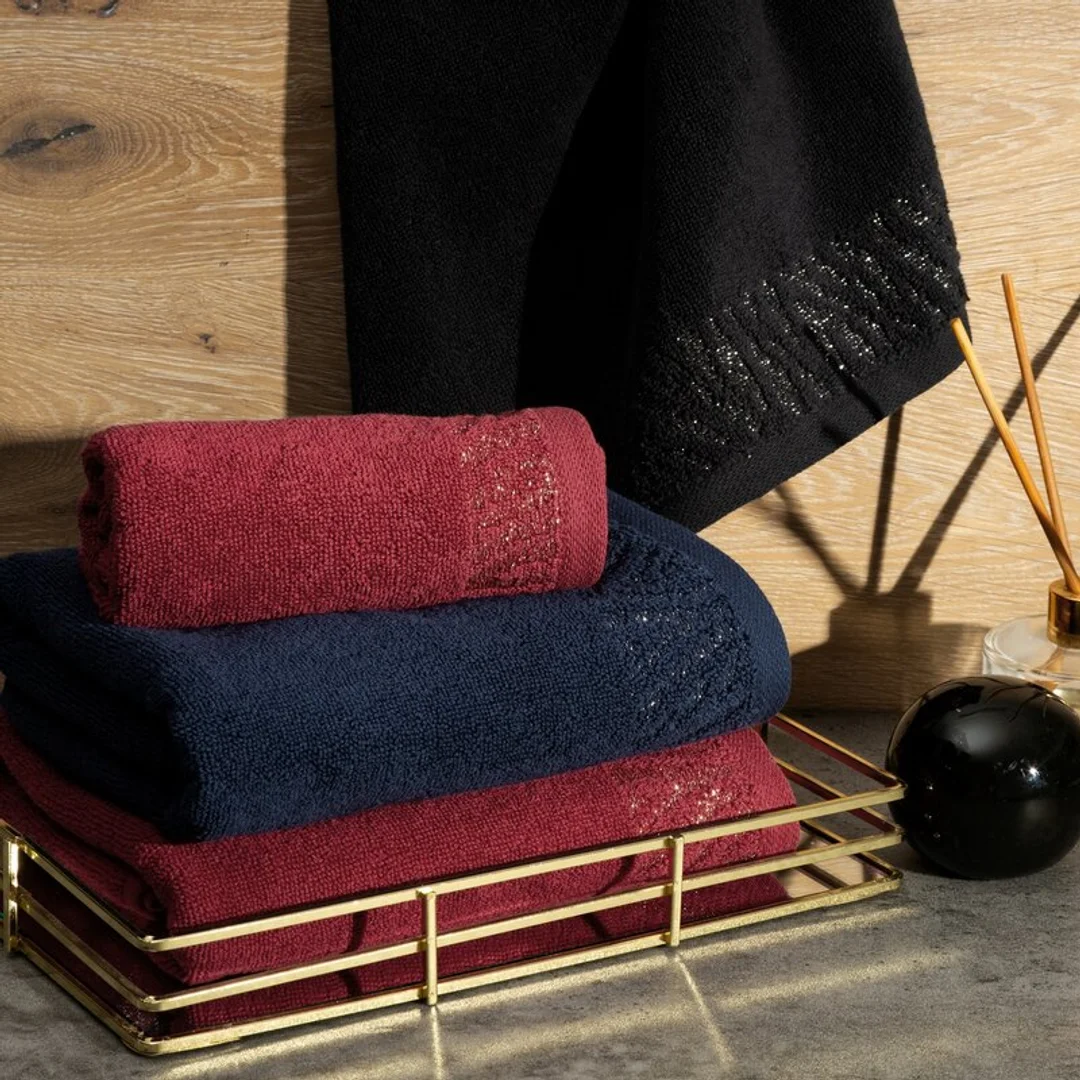 Ręcznik Margo 7 50x90 granatowy z ozdobną bordiurą przetykaną błyszczącą nicią 500 g/m2 Eurofirany — zdjęcie 6