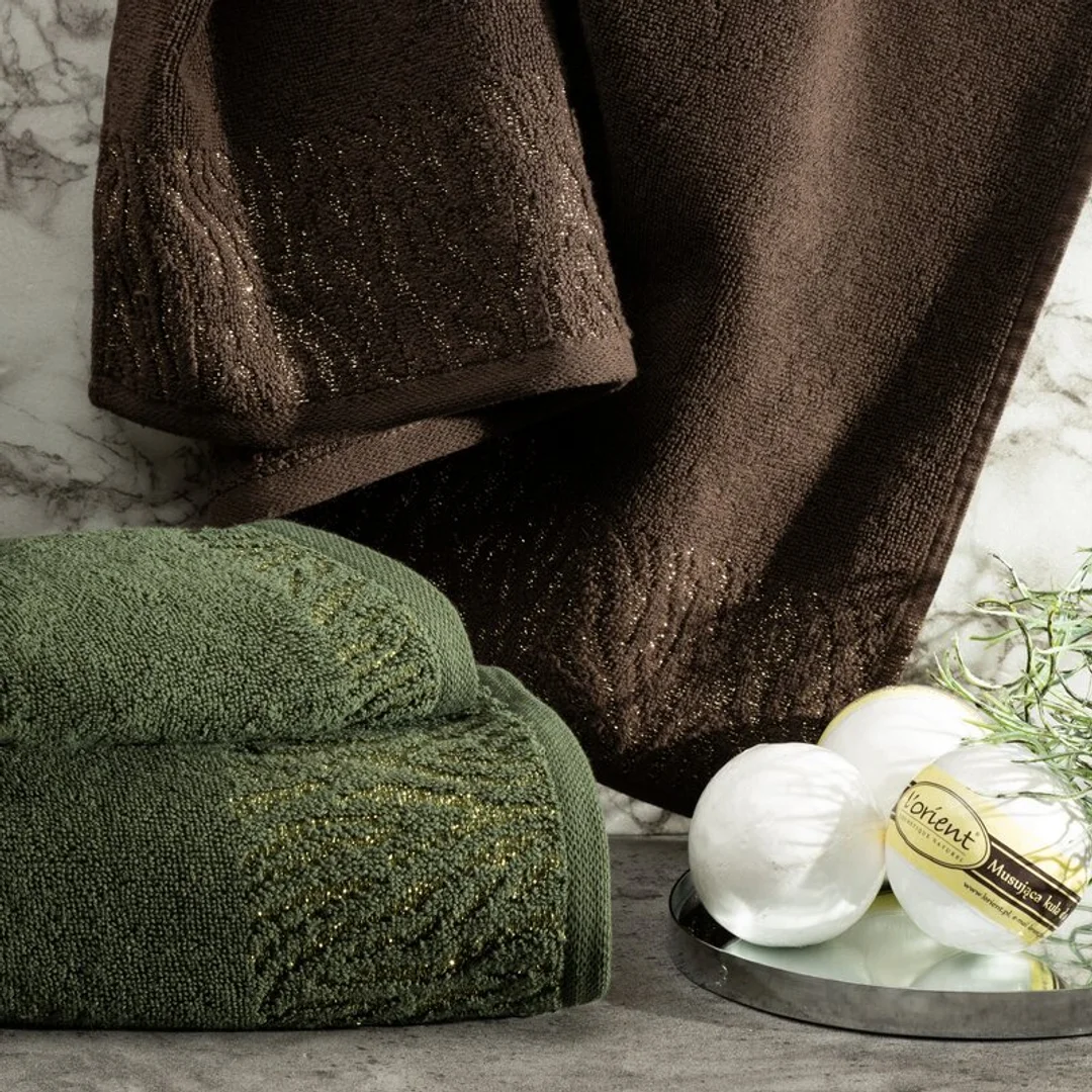 Ręcznik Margo 9 70x140 czarny z ozdobną bordiurą przetykaną błyszczącą nicią 500 g/m2 Eurofirany — zdjęcie 5