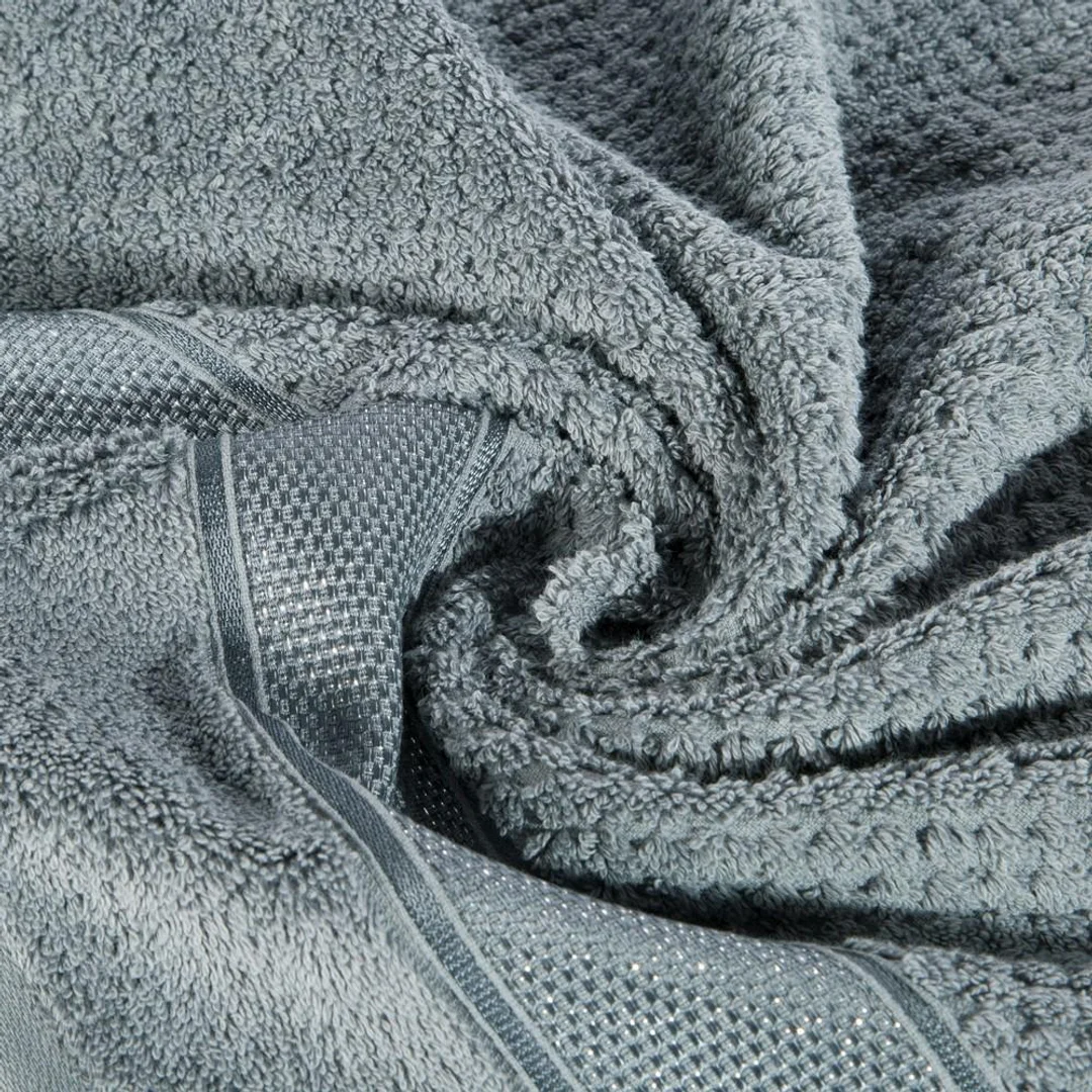 Ręcznik Milan 70x140 stalowy frotte 500g/m2 bawełniany z bordiurą przetykaną błyszczącą nicią Eurofirany — zdjęcie 4