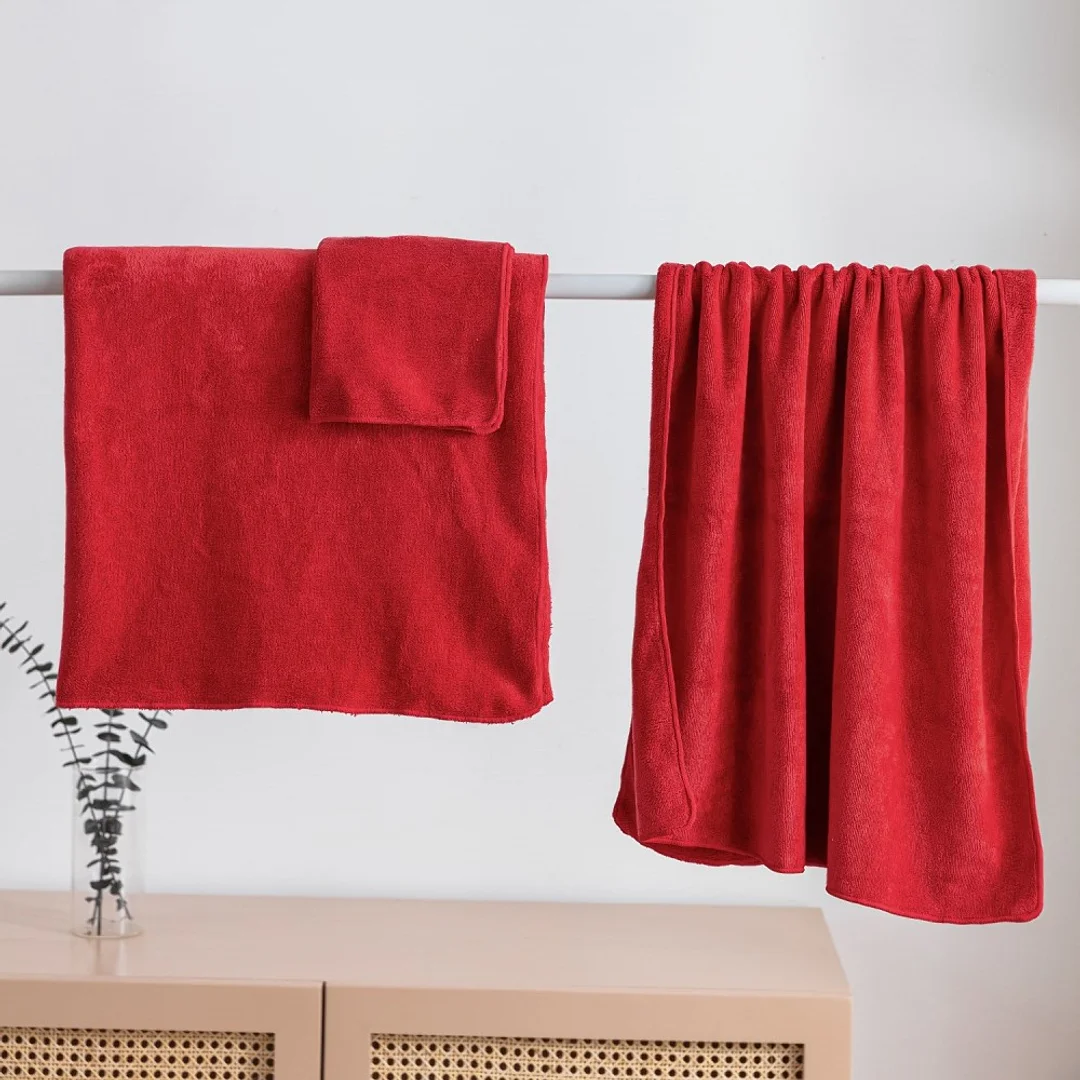 Ręcznik szybkoschnący 70x140 Active czerwony z mikrofibry 380g/m2 — zdjęcie 3