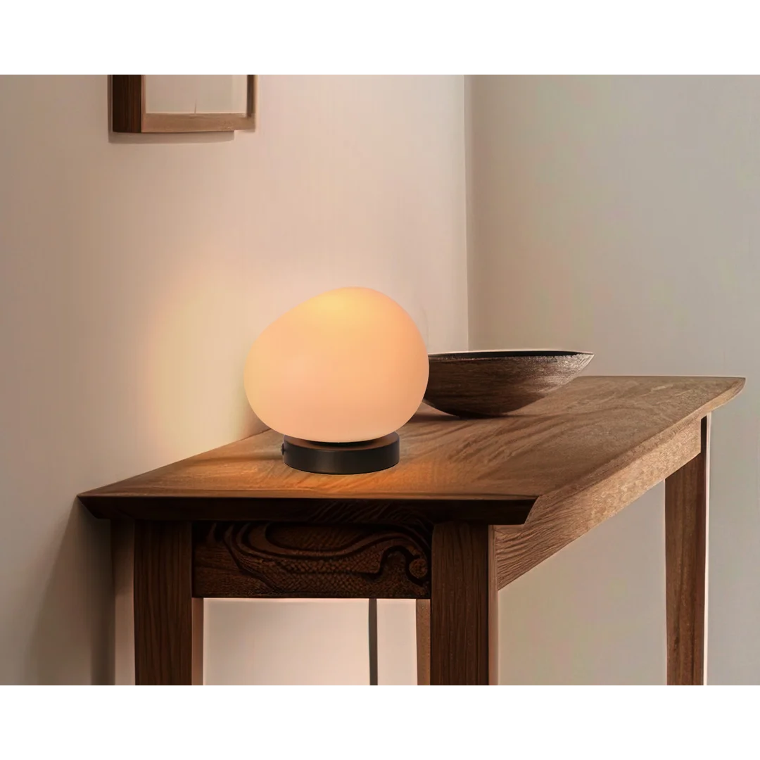 Lampa stołowa STONES minimalistyczna - biały klosz 20 cm w kształcie kamienia - skandynawska lampka nocna do sypialni i salonu E27 — zdjęcie 3