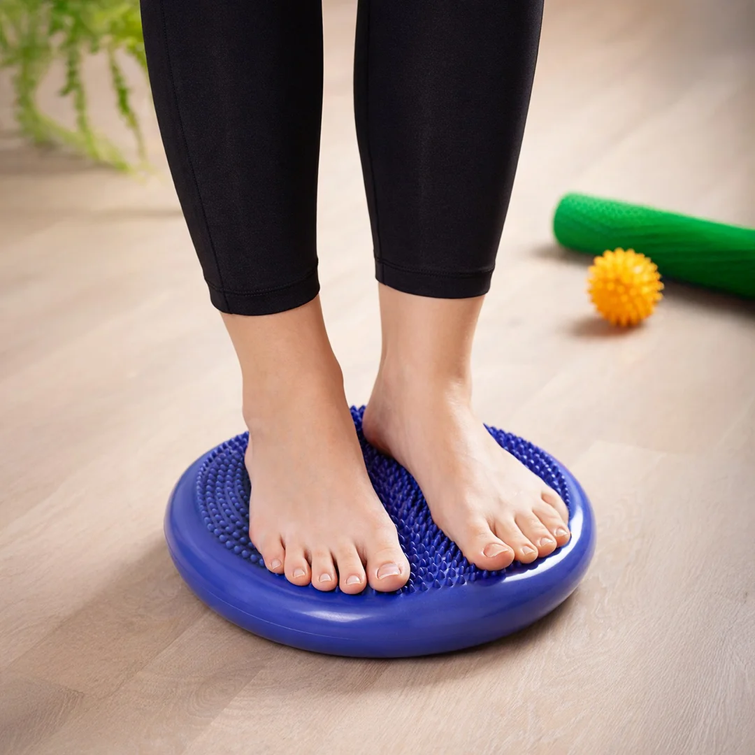 Poduszka sensoryczna rehabilitacyjna do ćwiczeń jeżyk - niebieska — zdjęcie 5