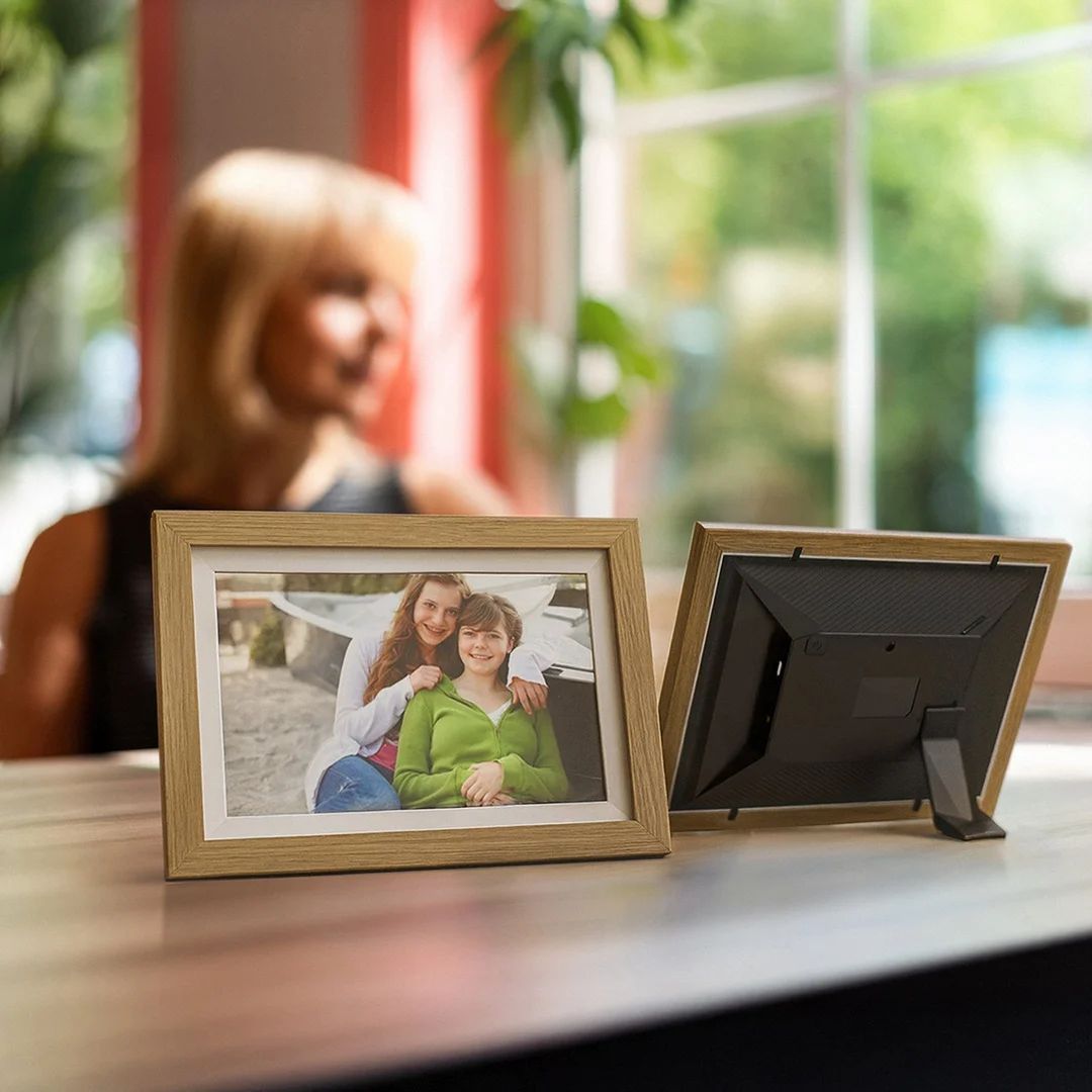 Ramka Cyfrowa 10.1'' z aplikacją Frameo 32GB - jasnobrązowa — zdjęcie 5